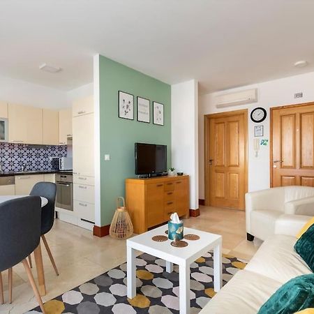 Seaesta Apartment Pool And Beach Slatine Ngoại thất bức ảnh