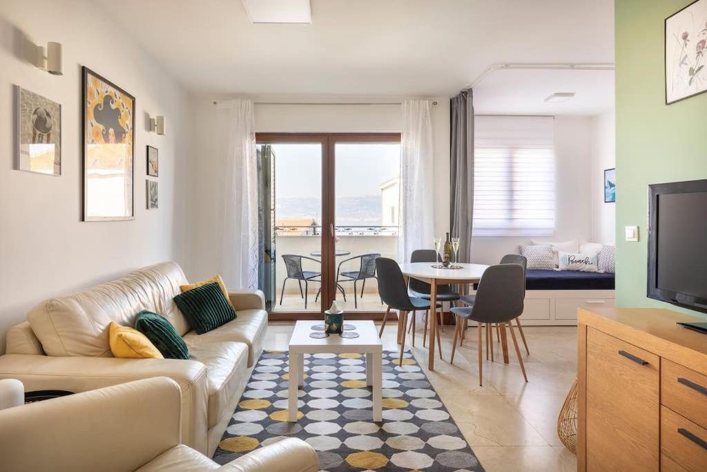 Seaesta Apartment Pool And Beach Slatine Ngoại thất bức ảnh
