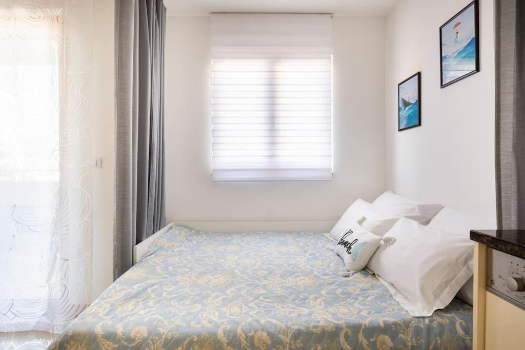 Seaesta Apartment Pool And Beach Slatine Ngoại thất bức ảnh