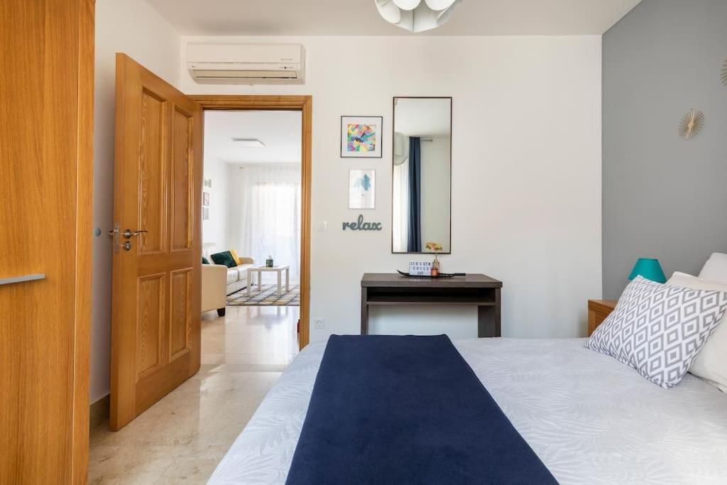 Seaesta Apartment Pool And Beach Slatine Ngoại thất bức ảnh