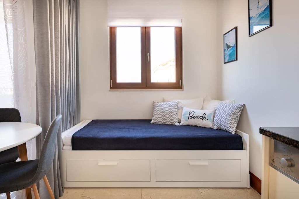 Seaesta Apartment Pool And Beach Slatine Ngoại thất bức ảnh