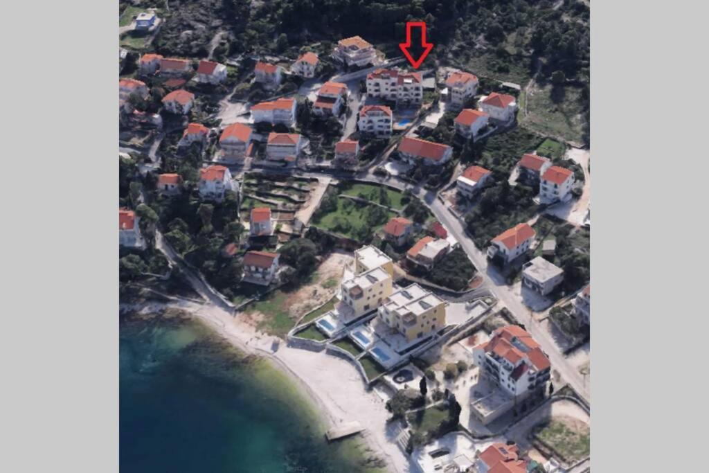 Seaesta Apartment Pool And Beach Slatine Ngoại thất bức ảnh