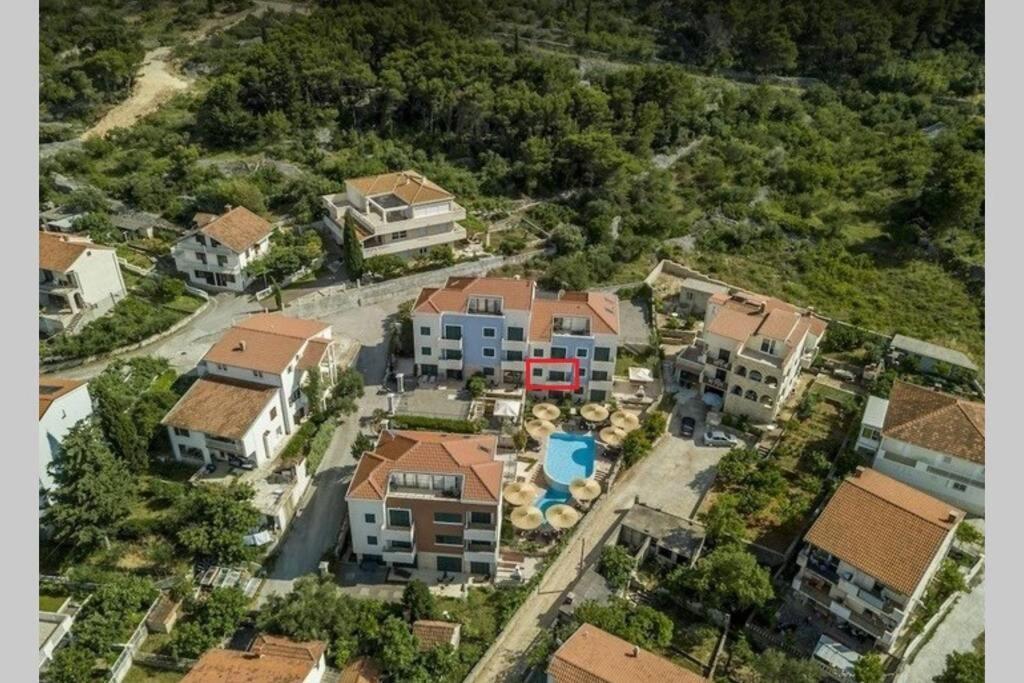 Seaesta Apartment Pool And Beach Slatine Ngoại thất bức ảnh